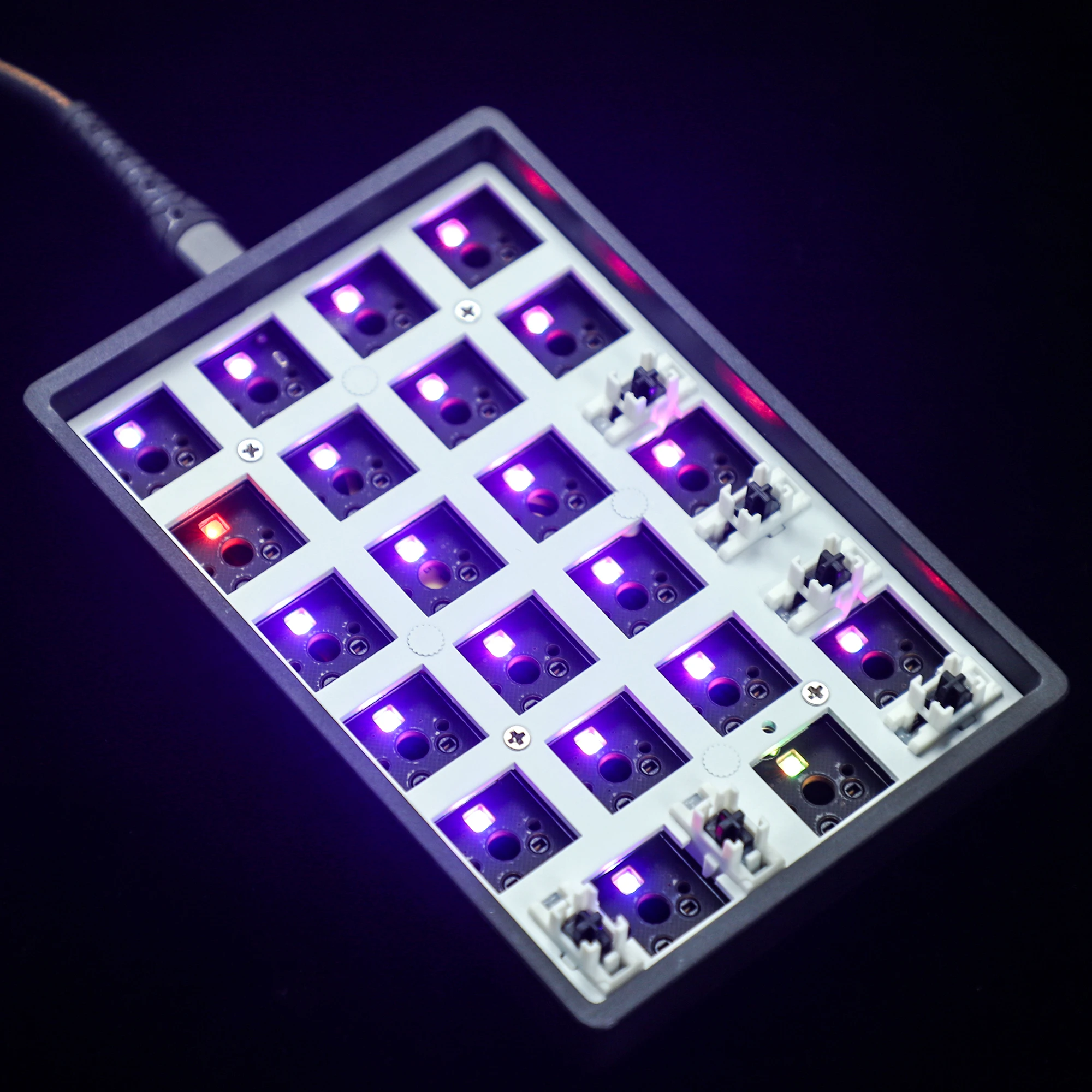 GK21S Plastic Case RGB Hot Swap Independent Driver Wired and Bluetooth Tyce-C Numpad