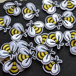 Parche bordado de abeja amarilla pequeña, pegatina para planchar, apliques de ropa, accesorios de ropa DIY, 10 unidades por lote