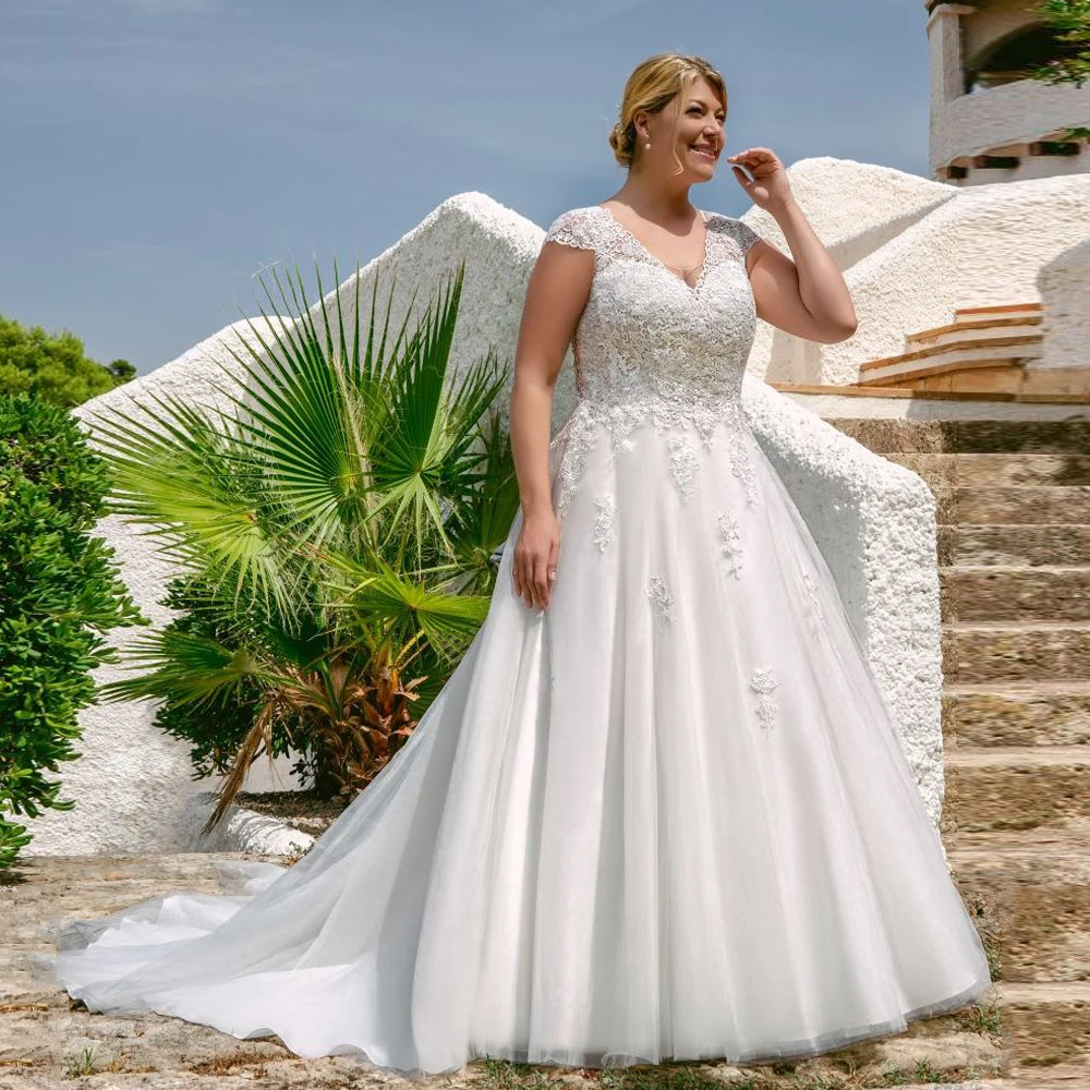 Moda Plus Size abiti da sposa Tulle da donna grande una linea abiti da sposa Cap manica scollo A V Appliques Sweep Train abito da sposa