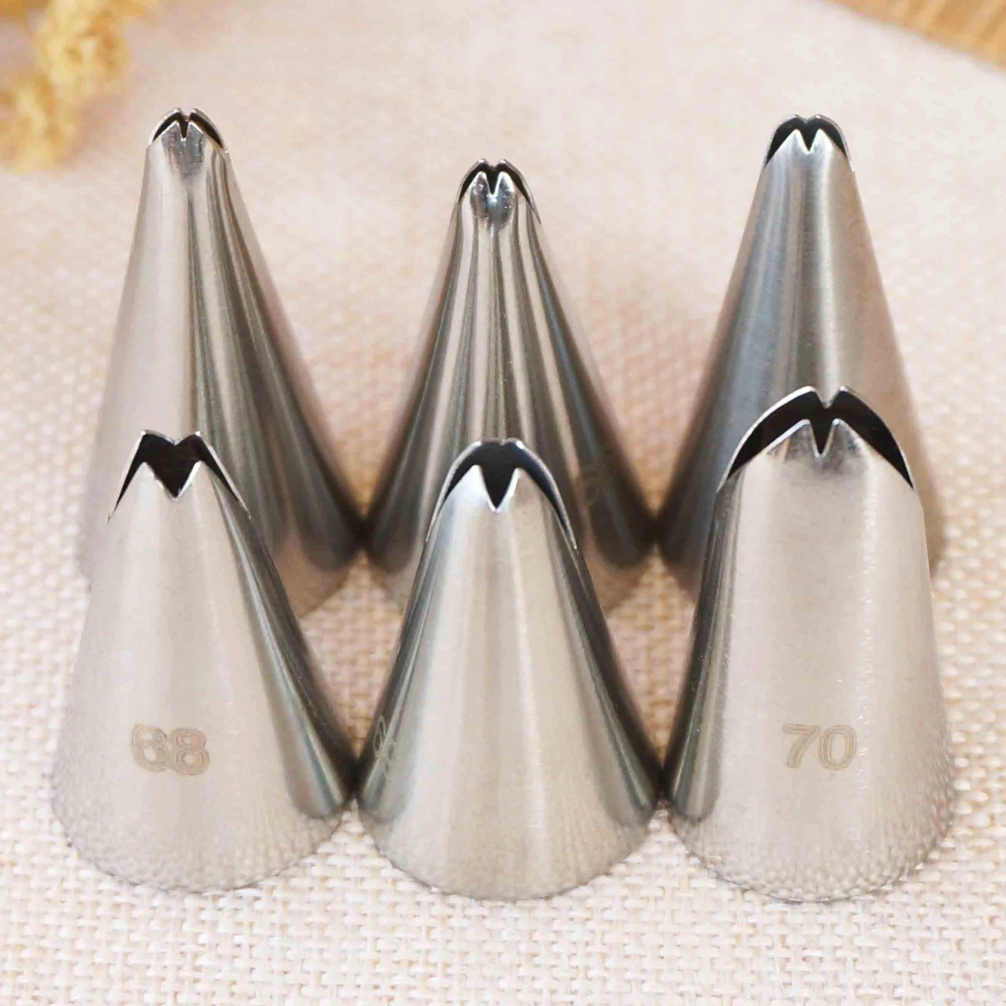 #70 Nozzle Icing Nozzles Piping Tip Pastry Tip Cupcake Writing Tube Decorating Tip Baking Tools Bakeware Creat Leaf Leaves