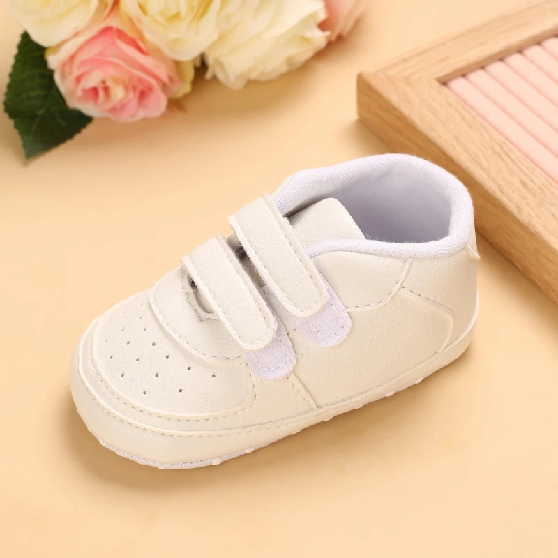 Chaussures de printemps pour bébé fille et garçon, chaussures de marche antidérapantes pour baptême récréatif, baskets à semelles souples blanches