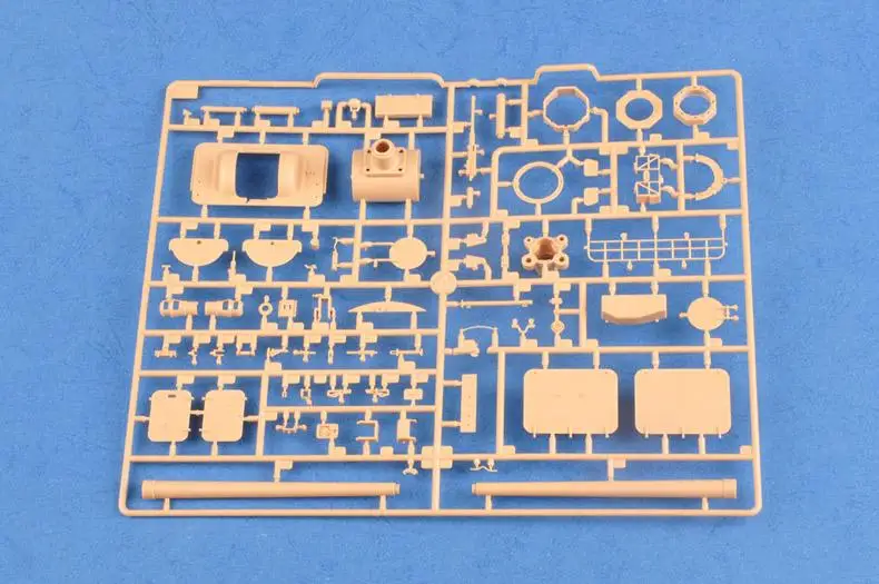 Hobby boss 83835 1/35 GCT 155mm AU-F1 SPH Based on T-72 plasti model