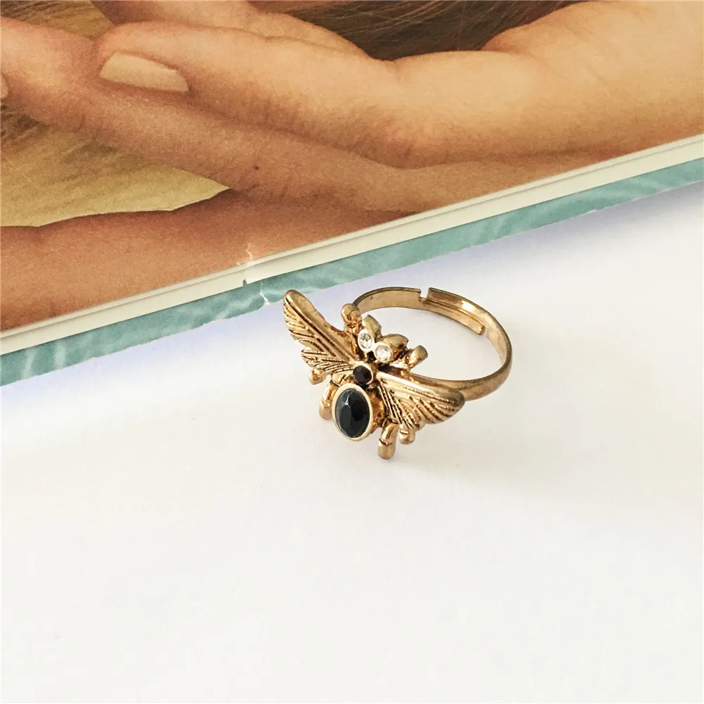 New Arrivals Antique Gold Color Black Red Stone Decorated Bee Adjustable Ring For Women Girl Party Elegant Chic Vintage Jewelry