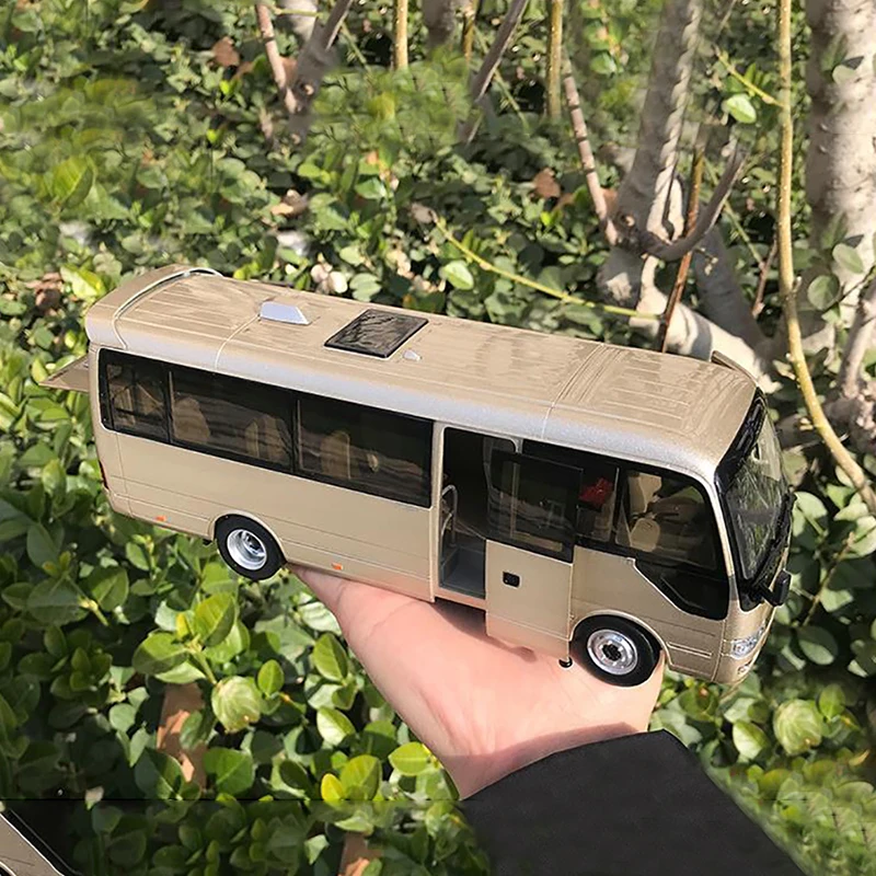 Original 1:32 Yutong T7 CMB Commercial Bus Bus Yutong Coaster Bus Model Car Model Collection