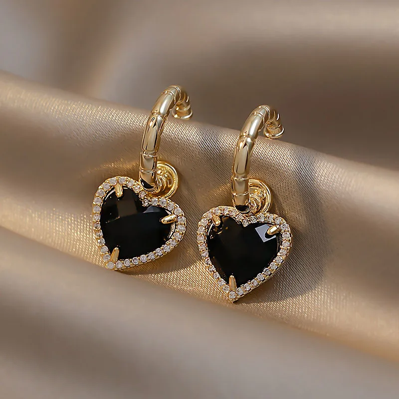 Korean Version Of Earrings 2021 Fashion New Temperament Earrings Black Crystal Peach Heart Simple Earrings Women\'s Sale Bangtan