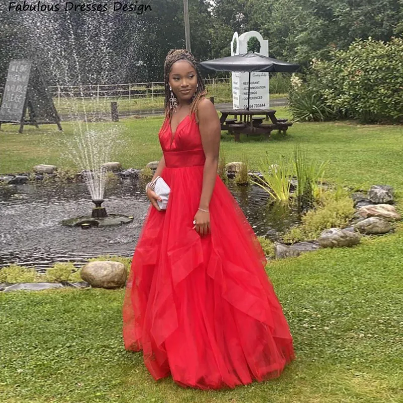 

Sexy Red A-line Bridesmaid Dresses African Girl Spaghetti Strap V-neck Tiered Long Bridal Party Dress Backless Prom Gowns