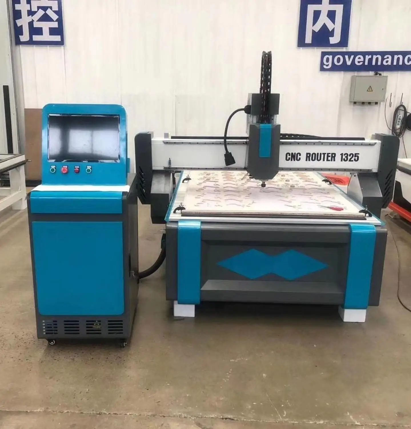 

1500x3000mm 3000w/6000w CNC Machine With Offline Controller 3 Axis Milling Machine Mach3 Control ER20 CNC Router Engraver