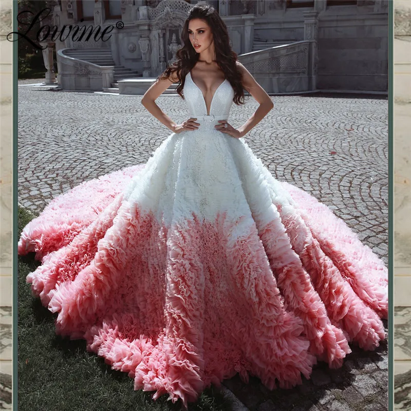 

Princess Long Backless Prom Dresses Luxurious V Neck Tiered Cloud Evening Gowns Arabic Couture Celebrity Dress Party Gowns 2021