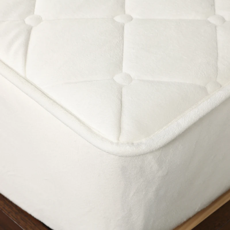 New Arrival Solid Color White Thicken Velvet Quilted Mattress Cover Queen Customized Plush Bed Cover Not Included Pillowcase