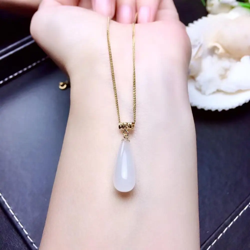 

Real 18K gold natural Hetian jade necklace, simple and delicate, popular.