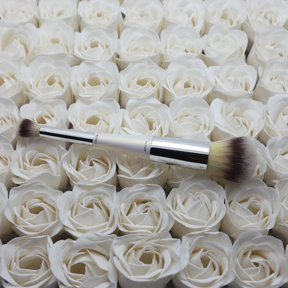 Its cosmetics allover makeup brushes N0.7 pearl white