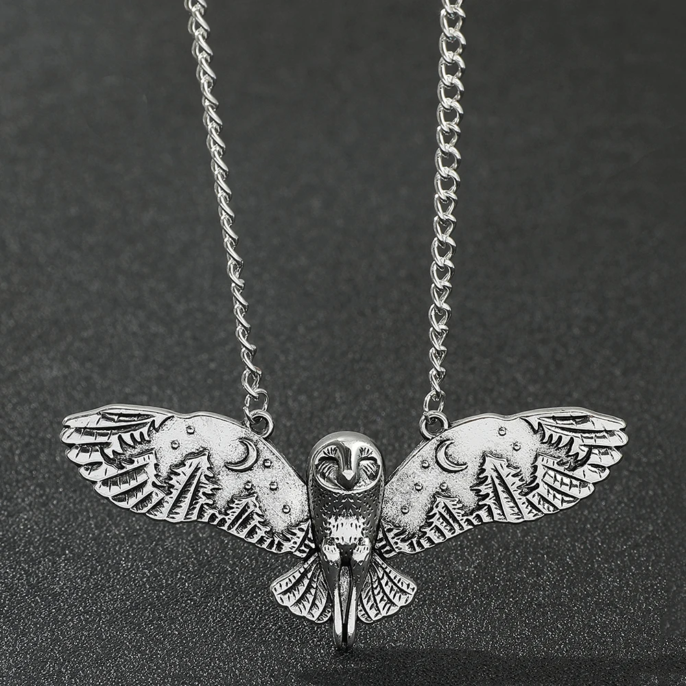 Punk Style Silver Color Bat Saturn Necklace Retro Animal Jungle Owl Moth Ladies Men's Pendant Necklace Exquisite Fashion Jewelry