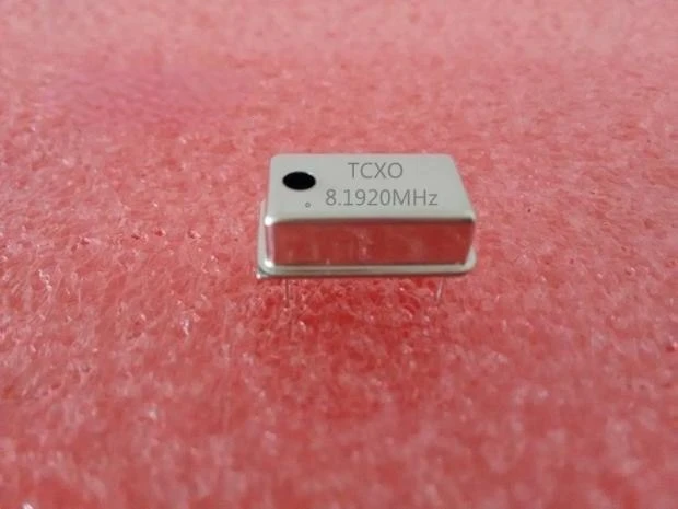 مذبذب الكريستال تعويض درجة الحرارة TCXO 8.192MHZ درجة الحرارة تعويض مذبذب الكريستال Tcxo 8.192mhz