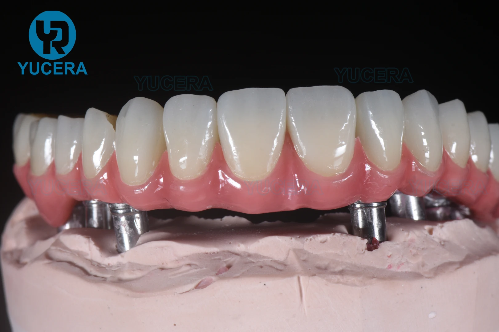 Yucera 98 10 มม.เซรามิค Zirconia ทันตกรรม Implant เซรามิคทันตกรรมบล็อก Cad Cam Zirconia บล็อก