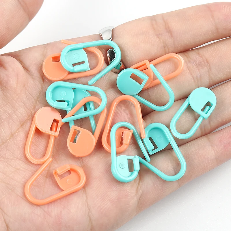 40PCs Mixed Plastic Pins Sweater Crochet Lock Mark Buckle Knitting Accessories Yarn DIY Weaving Sewing Tool Random Color 22x10mm