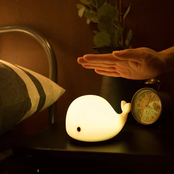 Simpatica lampada da notte con delfino in silicone Lampada da tavolo multicolore che cambia tocco Lampada da comodino per bambini Lampada per dormire Regali per bambini Arredamento della camera