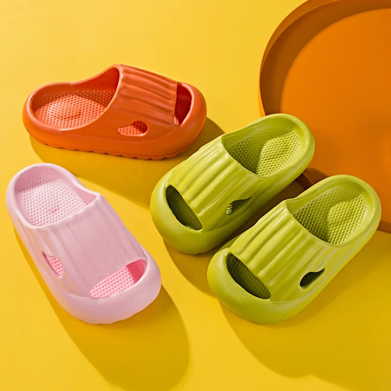 Sandal untuk Anak Laki-laki Perempuan Sepatu Rumah Sandal Jepit Musim Panas Sandal Dalam Ruangan Rumah Sol Lembut Sandal Pantai Uniseks Bantal SLIDE Sepatu Anak-anak Anak-anak