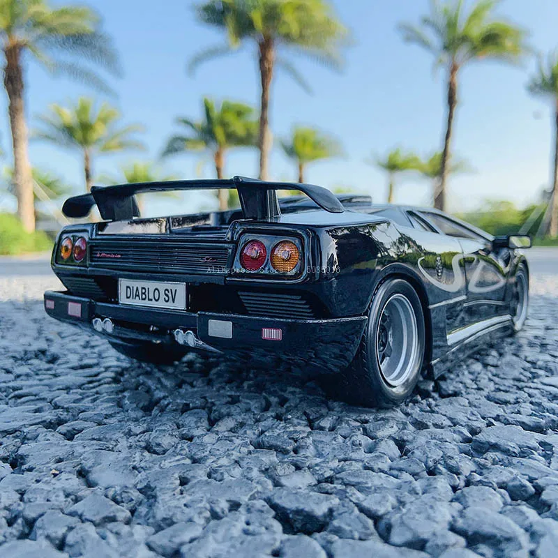 Спортивный автомобиль Maisto 1:18 Lamborghini Diablo SV, Ретро модель автомобиля из сплава, классическая модель автомобиля, коллекция украшений,