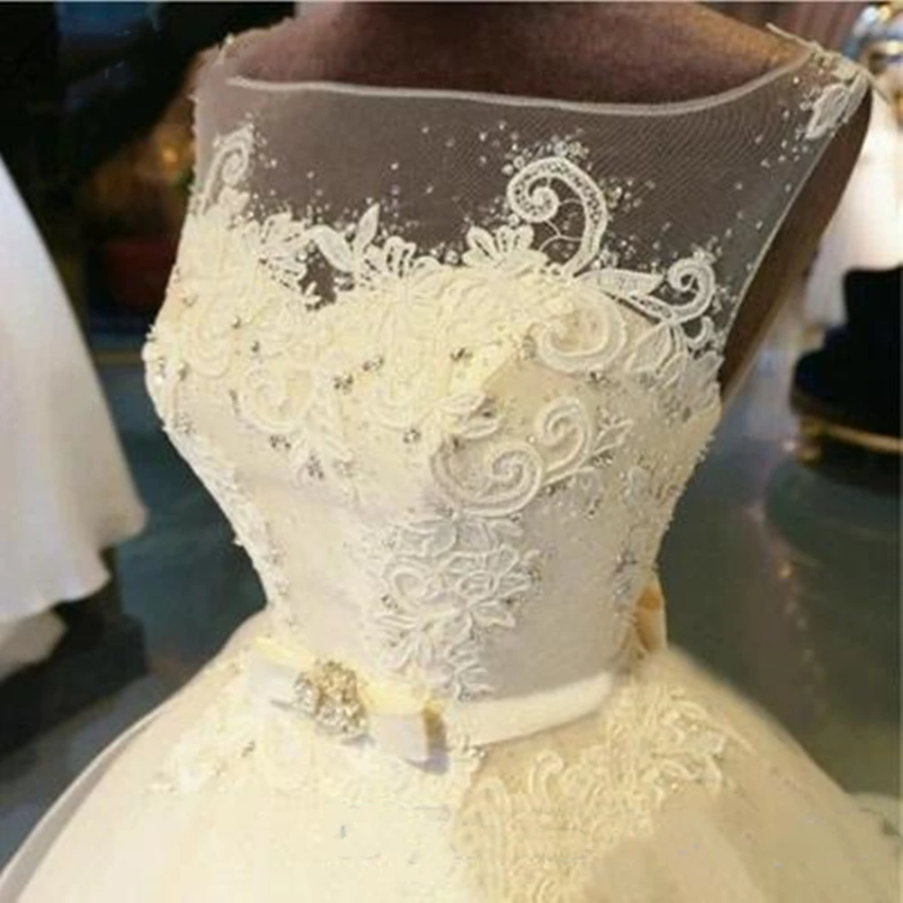 2020 hermosos vestidos de novia de tul sin mangas Línea A ilusión apliques para la línea de cuello elegante vestidos de novia a medida corte tren