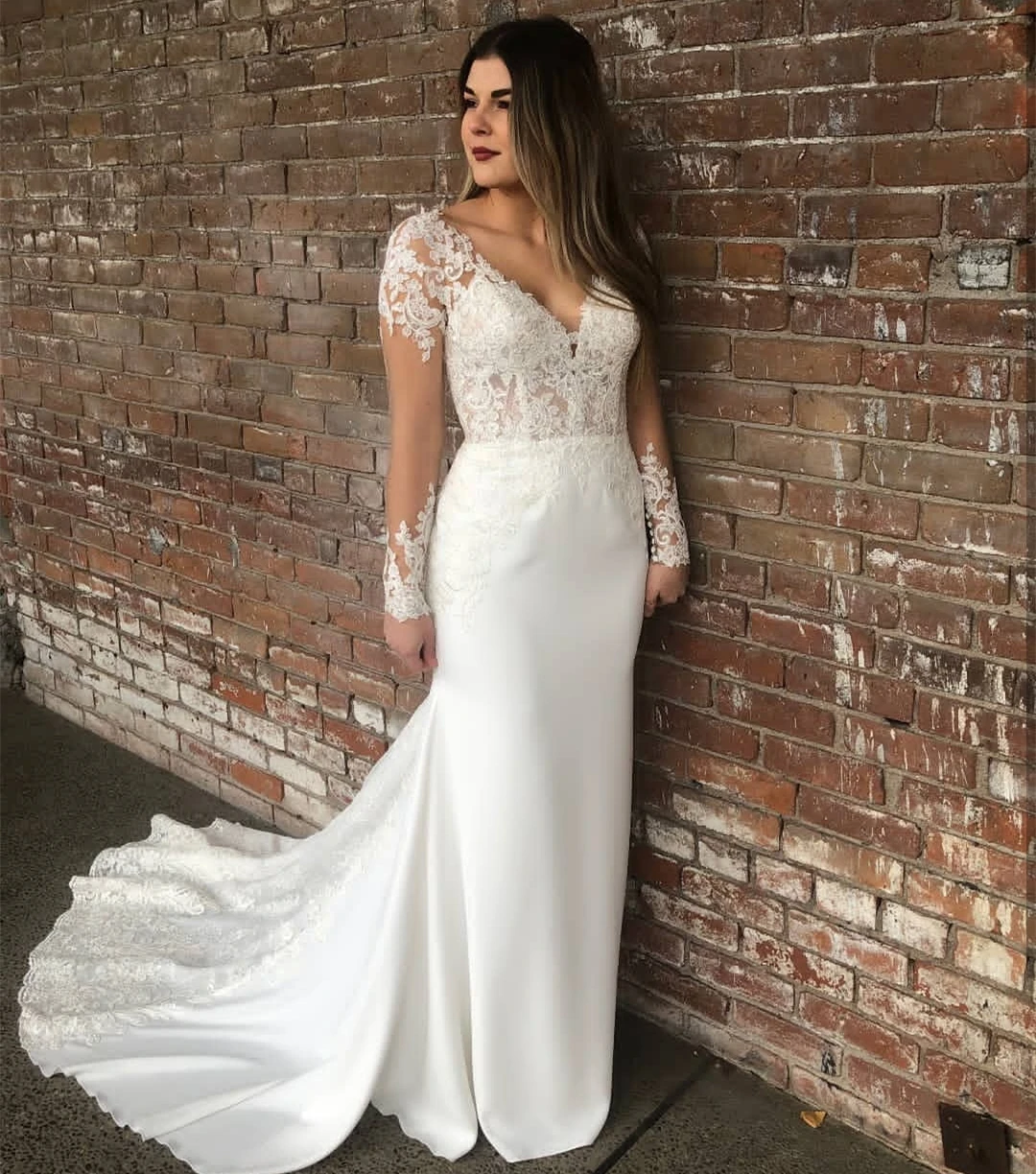 

LSYX A-Line Long Sleeve Wedding Dress Sweep Train Lace Appliques Elegant Bridal Gowns Simple Cheap V-Neck Robe De Mariee