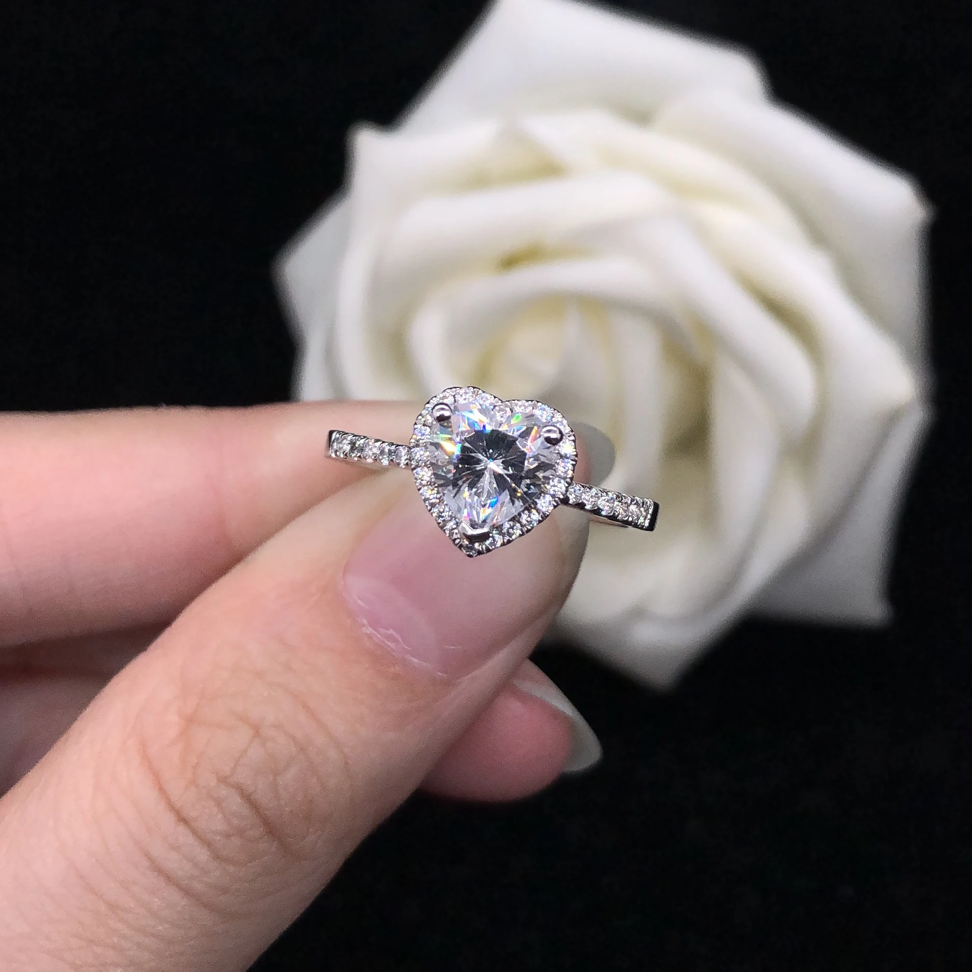 

AU750 18K White Gold Romantic 1Ct Heart Shape D VVS1 Moissanite Diamond Ring Engagement Ring for Her G18K