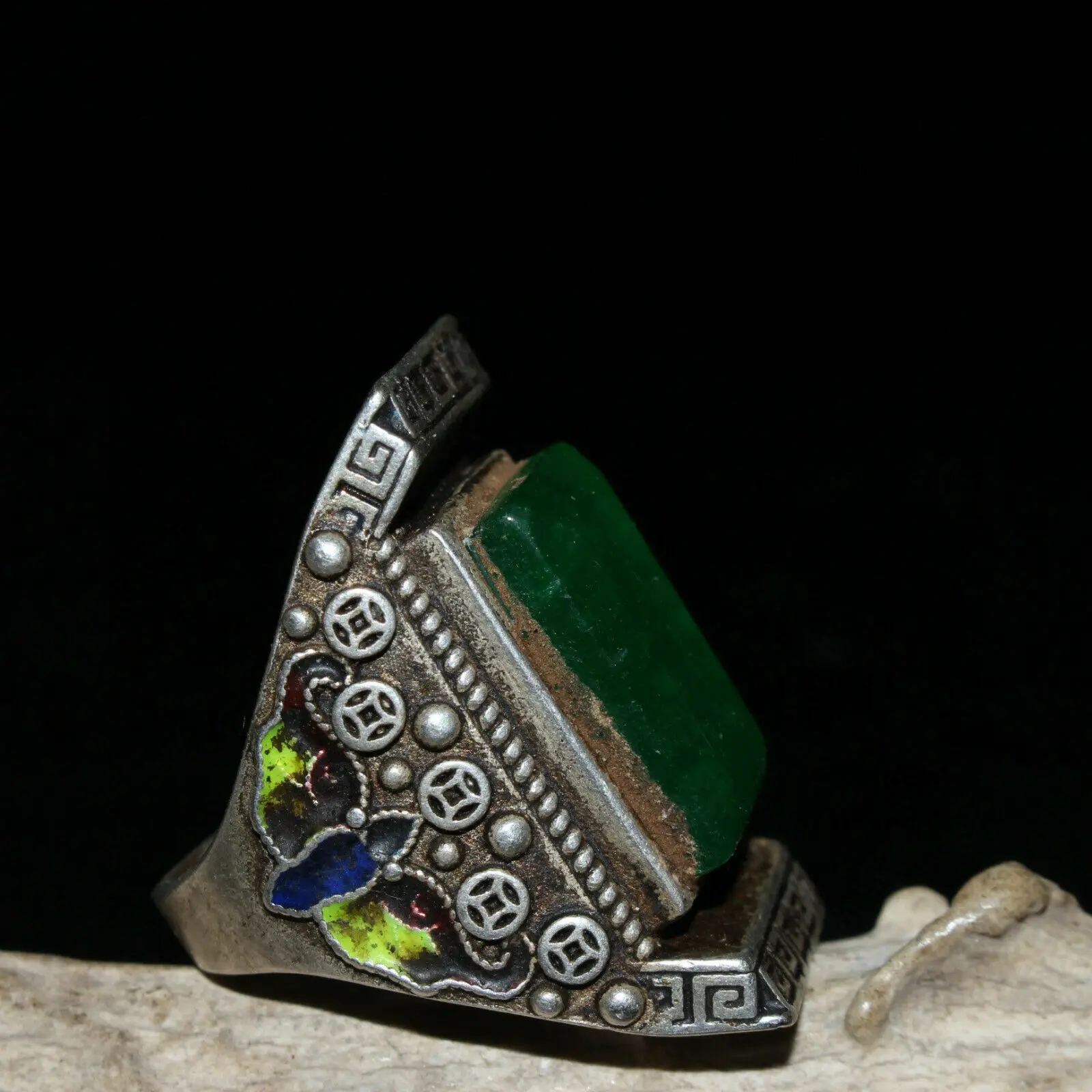 Chinese Old Craft Made Old Tibetan Silver Emerald Inlaid ring