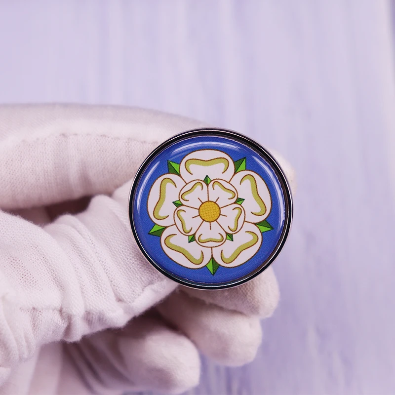 Yorkshire County Flag Minimalist White Rose of York Pin Badge