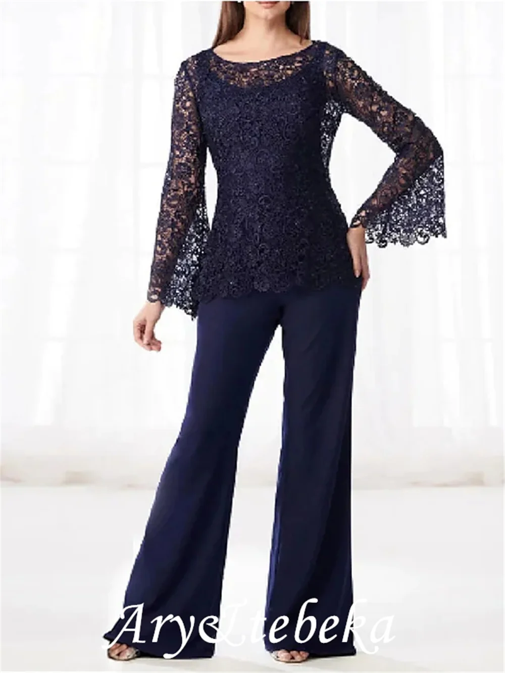 Pantsuit / Jumpsuit Mẹ Của Cô Dâu Đầm Plus Kích Thước Thanh Lịch Bateau Cổ Voan Phối Ren Tay Dài Có Nút Appliques 2021