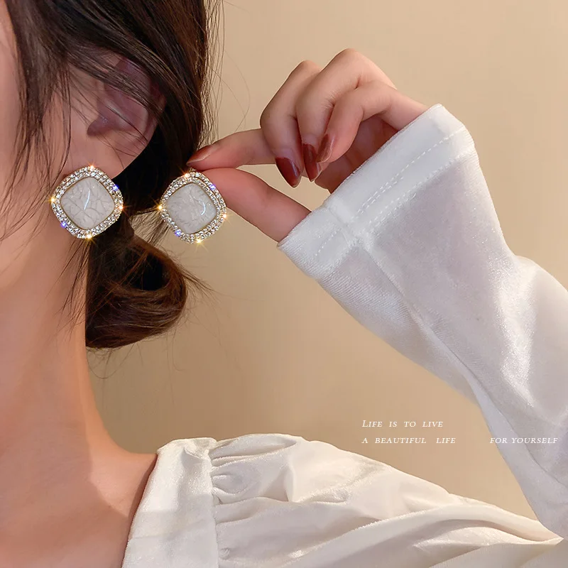 

925 Silver Needle Geometric Rhinestone Inlaid Resin Earrings Women's French Retro Simple Earrings Advanced Commuter Earrings