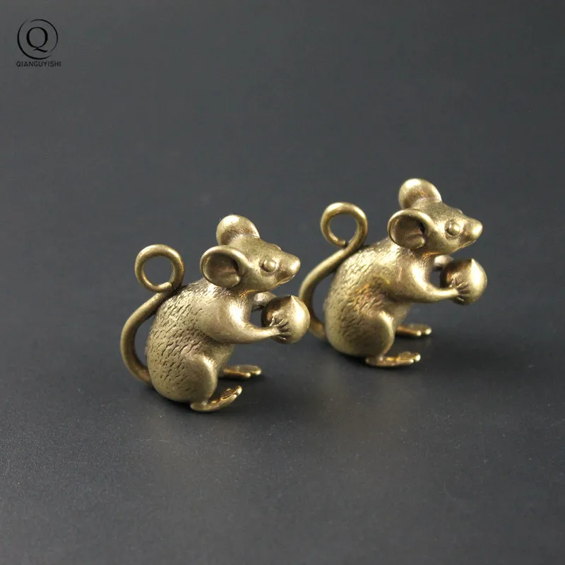 Brass Funny Rat Hold Peach New Retro Cute Mouse Pendants for Keychain Pure Copper Animal Crafts Car Key Chains Hangings Jewelry