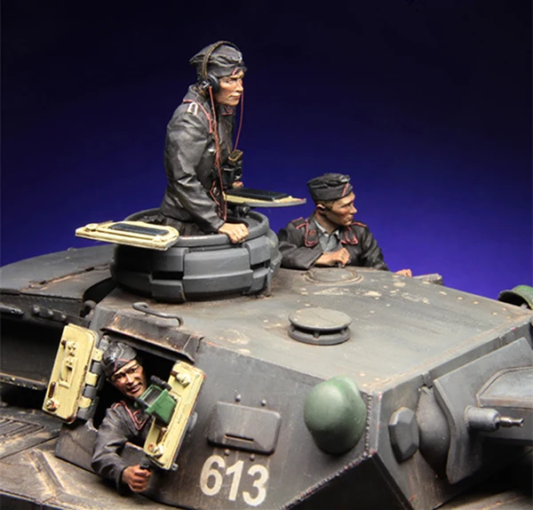 

Unassambled 1/35 древних бак Экипаж включает 3 (без бака) статуэтка в виде набор миниатюрных моделей Неокрашенный