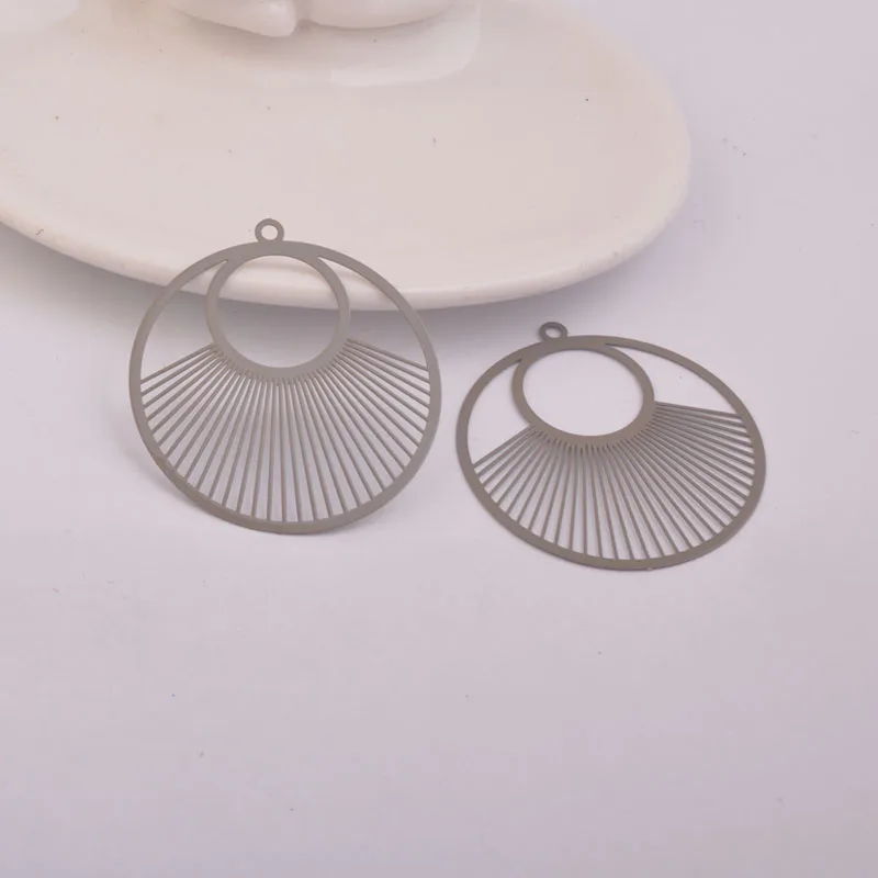 30 Stück AB5957 40*43mm Großer Runder Stempelanhänger aus Messing mit Filigran-Motiv, Wasserzeichen-Anhänger, Schmuck- und Ohrring-Zubehör – Detail 8