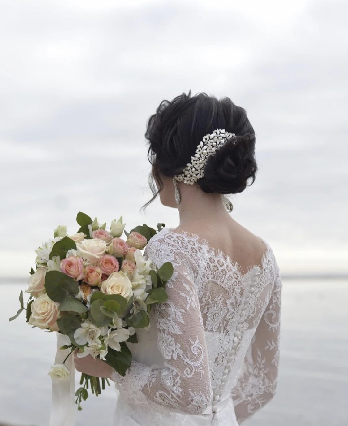 Vestido de novia corte en A, cuello redondo, manga larga, Apliques de encaje, fajas, lazo, botón en la espalda, largo hasta el suelo, tren, precioso vestido de novia personalizado