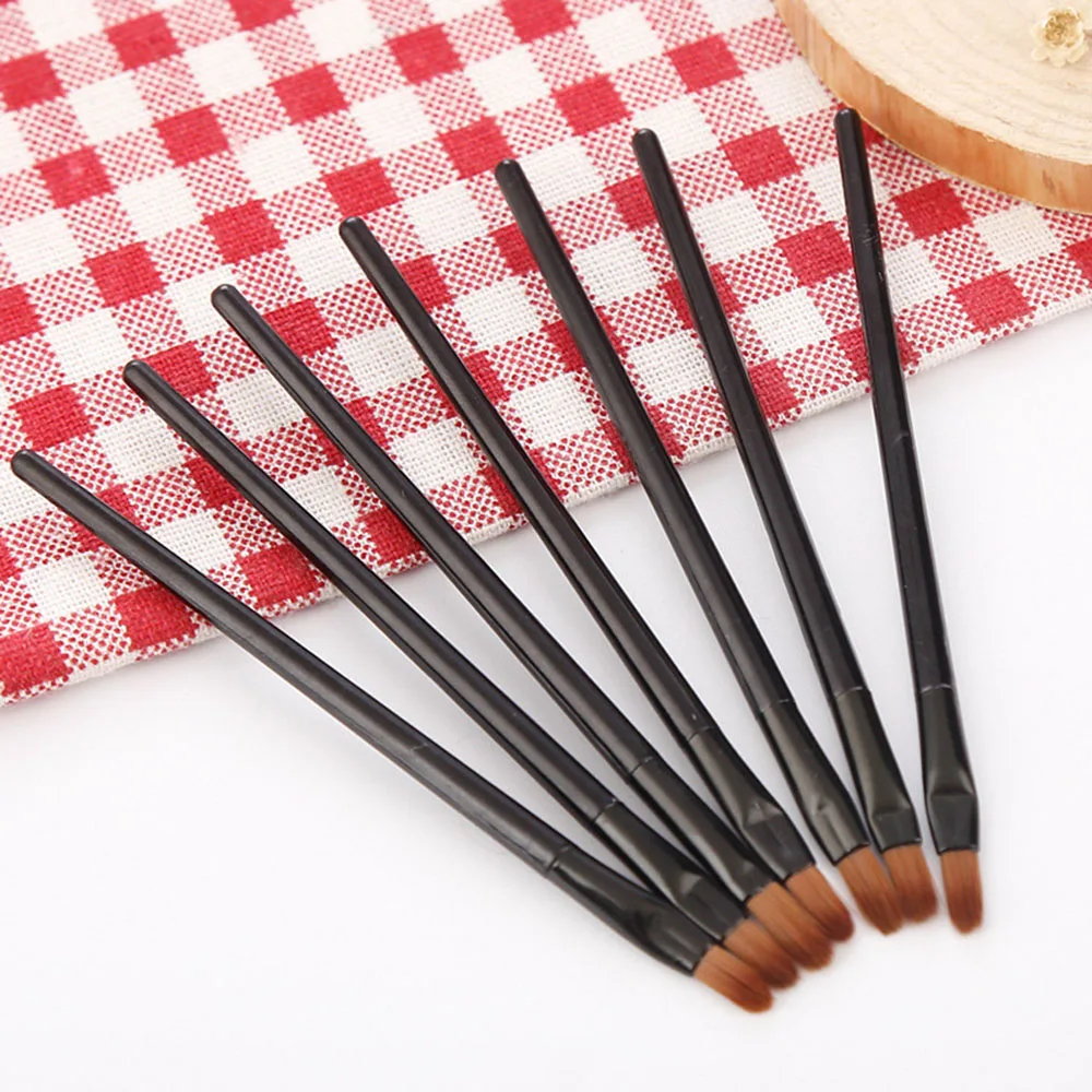 50Pcs Disposable Lip Brush Gloss Wands Applicator Professional Makeup Cosmetic Brush Lip Liner Brush Eyeliner Brush Makeup Tools