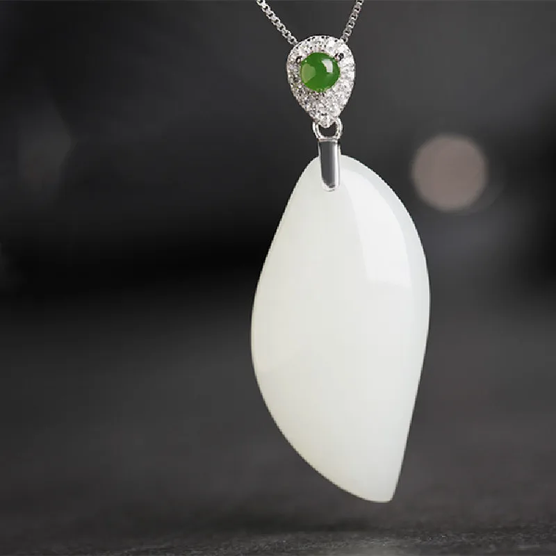 

Supply Genuine Hetian Jade With Certificate A piece Of S925 Sterling Silver Inlaid Leaf Hetian Jasper Jade Pendant