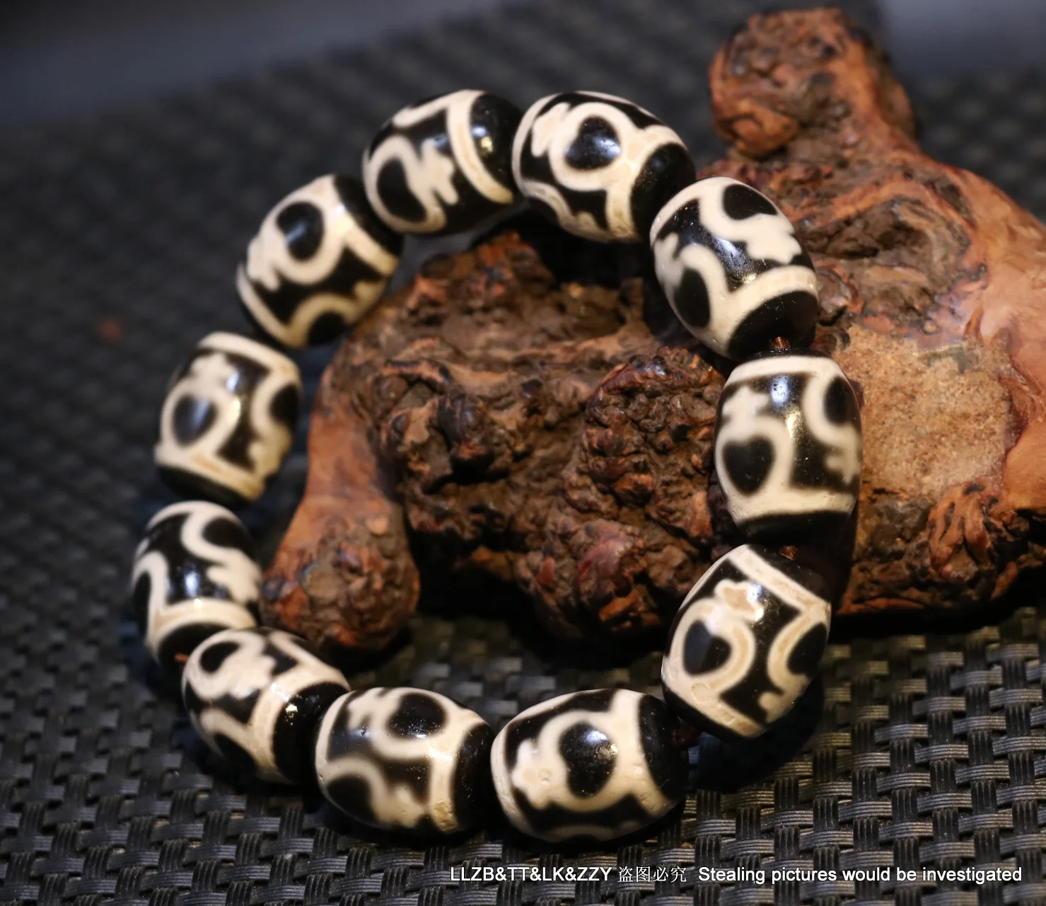 Magic Tibetan Old Agate Black&White Treasure Bottle dZi Bead Amulet Bracelet A&T Timestown UPD22