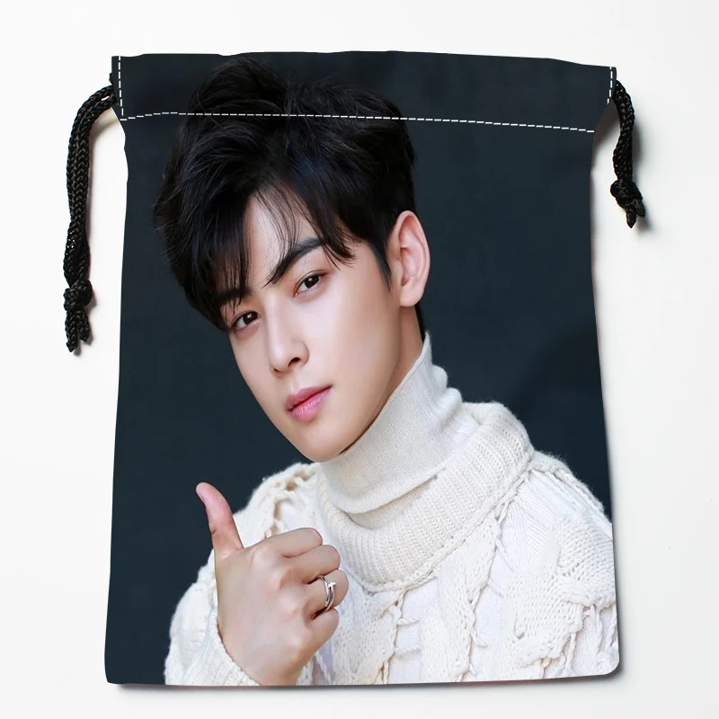 KPOP Cha EunWoo Drawstring Bags Print 18X22CM Soft Satin Fabric Resuable Storage Storage Clothes Bag Shoes Bag 0303