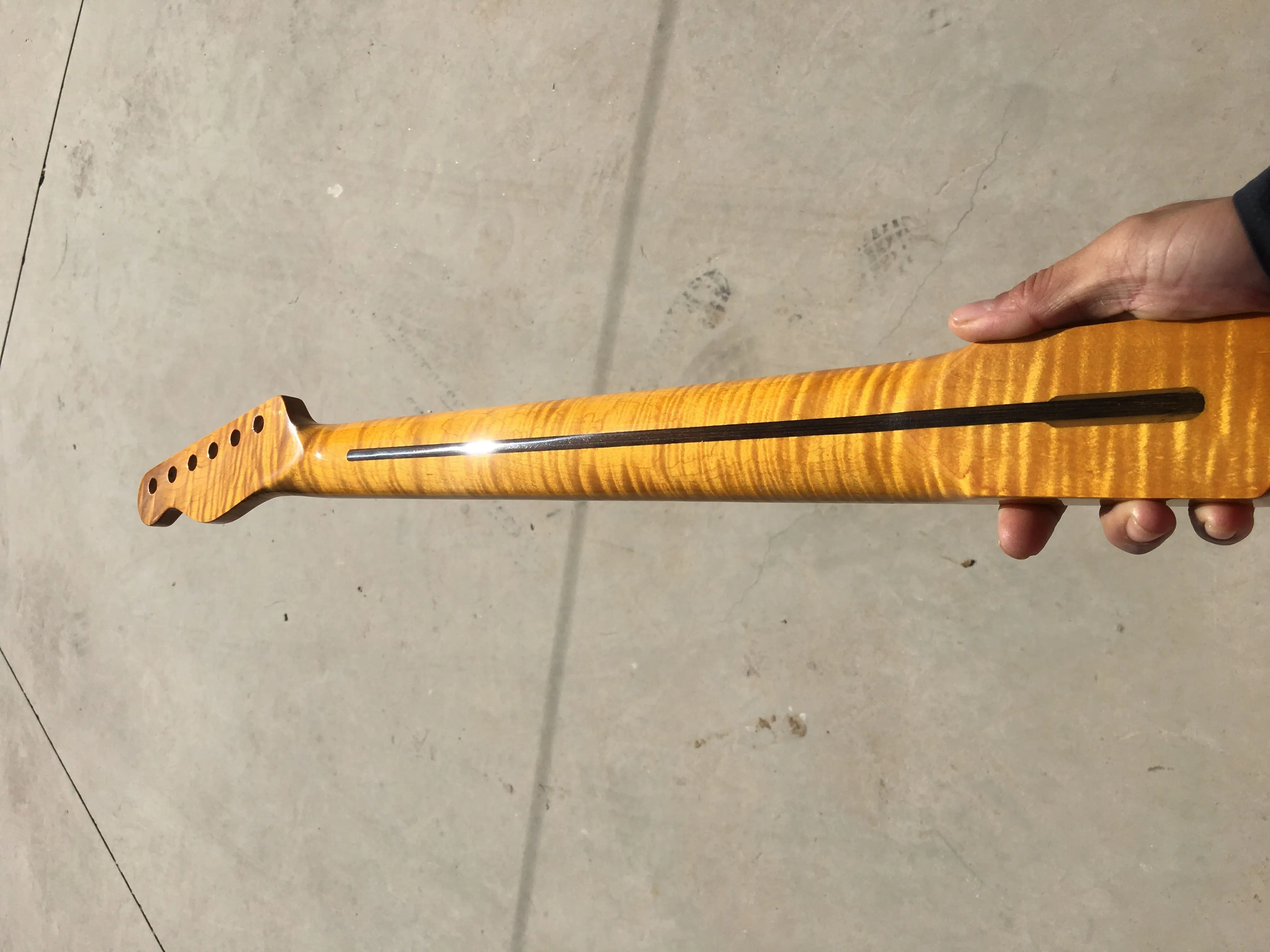 

Tiger Flame Maple Guitar Neck 21 Fret 25.5inch Dark Yellow Varnish Pearl Maple Made Fingerboard Dot Inlay DIY