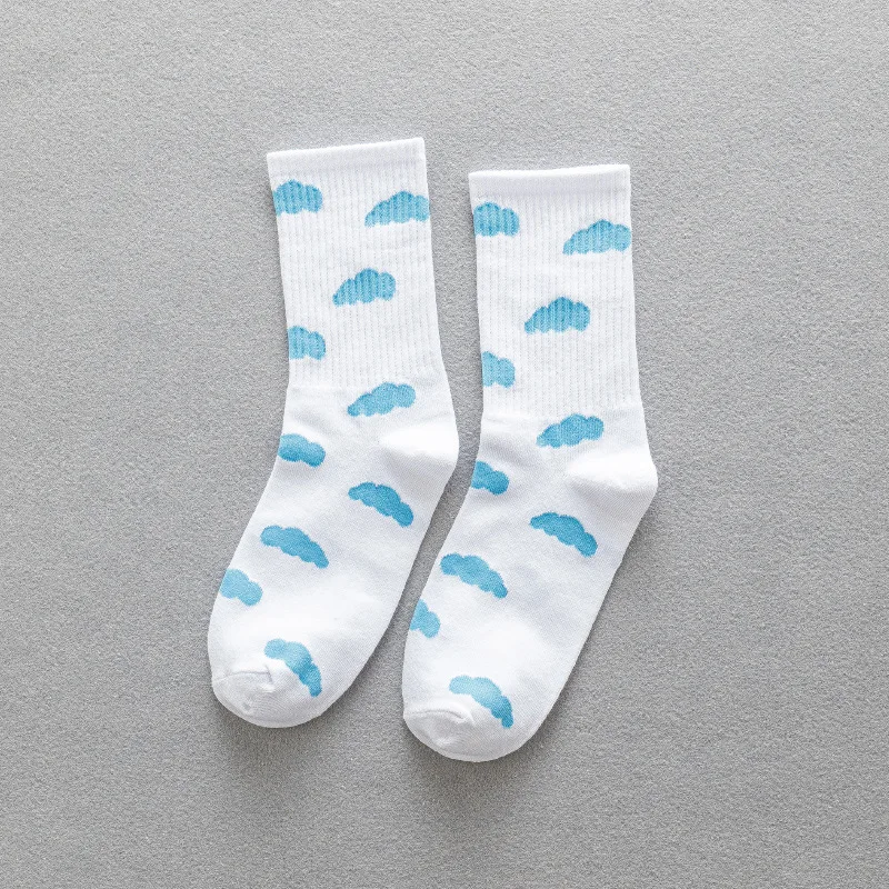 Calzini femminili Sky Blue Small Fresh White Cloud Student Sports Tide Socks coppia femminile calzini da Skateboard Hip-hop