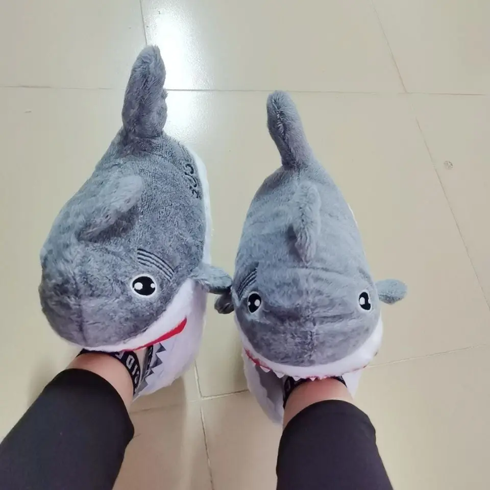 Śmieszne Fuzzy Shark kapcie mężczyźni kobiety darmowe rozmiar zimowe kryty slajdy buty dziewczyny dorosłych Fluff Shark kapcie kapcie Unisex