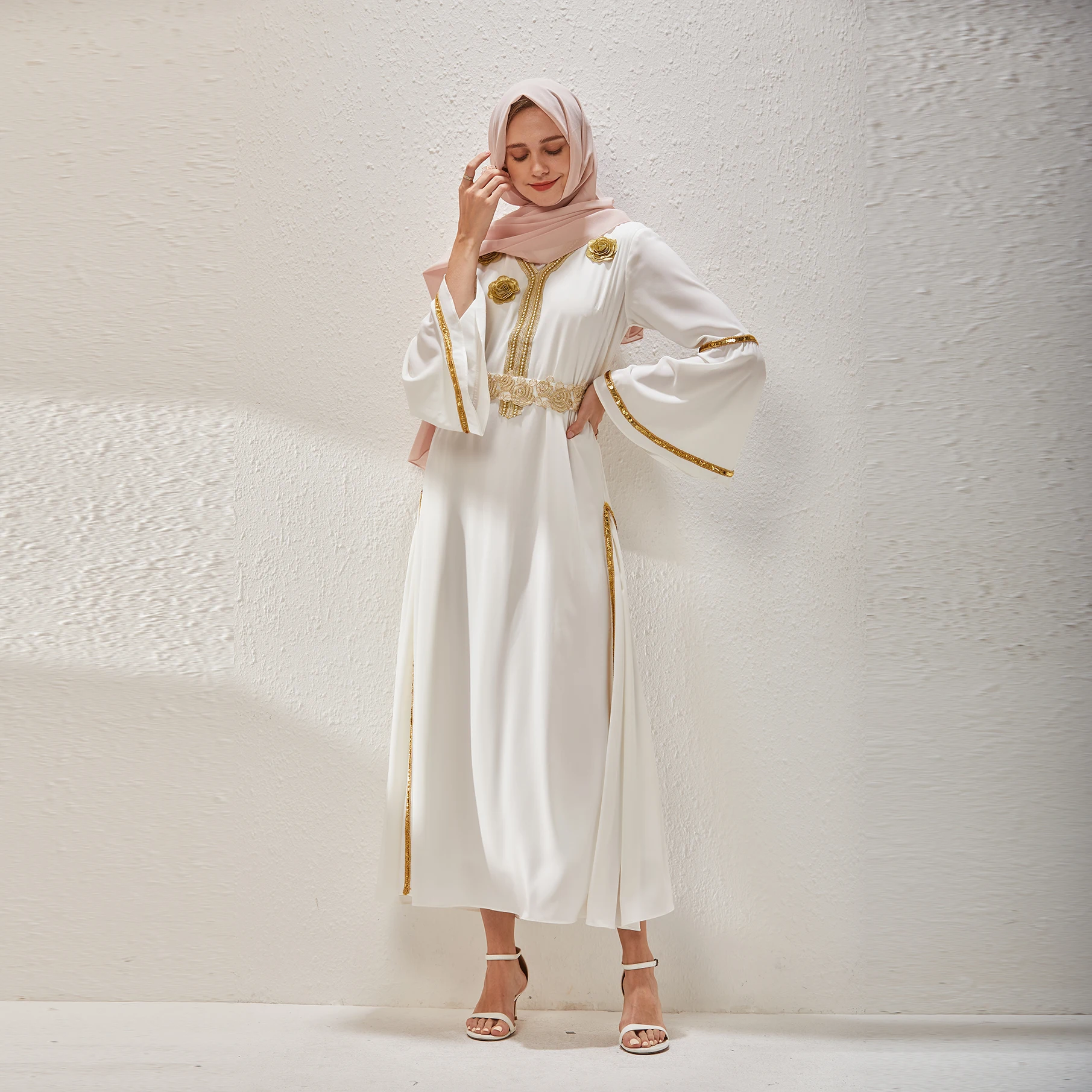 Abaya de bordado blanco de alta calidad para mujer, elegante caftán musulmán de ocio, novedad