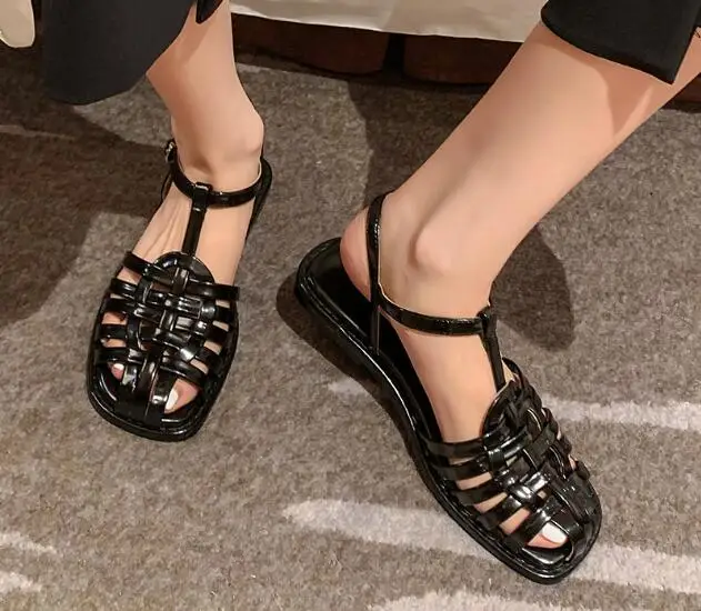 Drop Shipping Black White Gold Leather Round Toe Gladiator Cuts Out Flat Sandals Woman Rome Style One Line Buckle Casual Flats