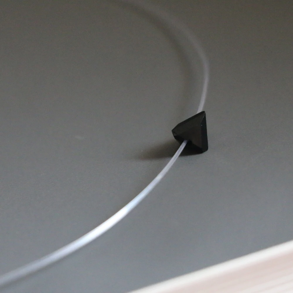 بسيطة صغيرة سوداء الاكريليك هندسية حبة غير مرئية المختنق قلادة لطيف شفاف خيط صنارة الصيد سلسلة الرقبة الترقوة مجوهرات