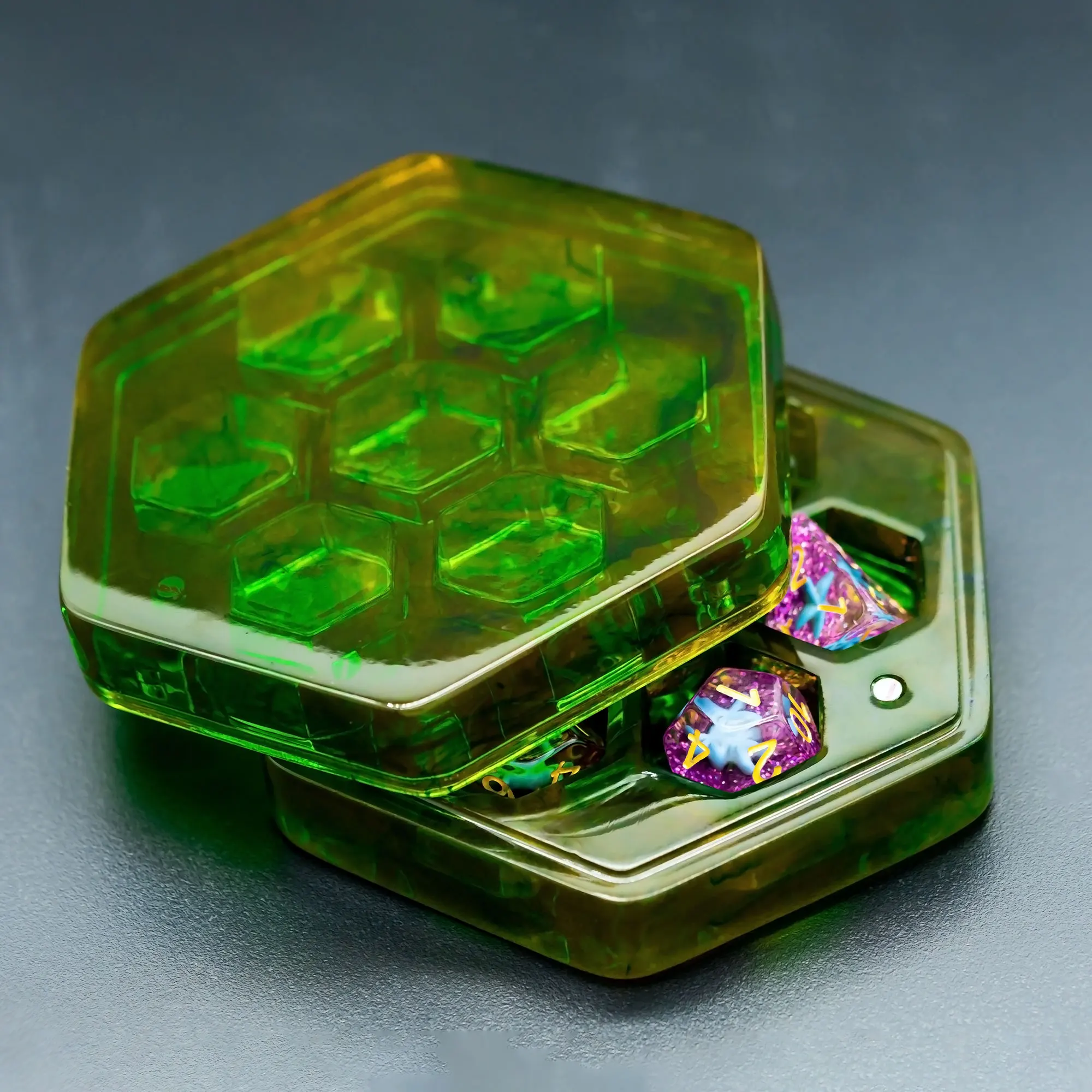 Resin Hexagon Dice Case, Storage Box, for 1 Set of 16mm Dice, Dice Holder, Resin Chest with Magnetic Lid, For Tabletop Games