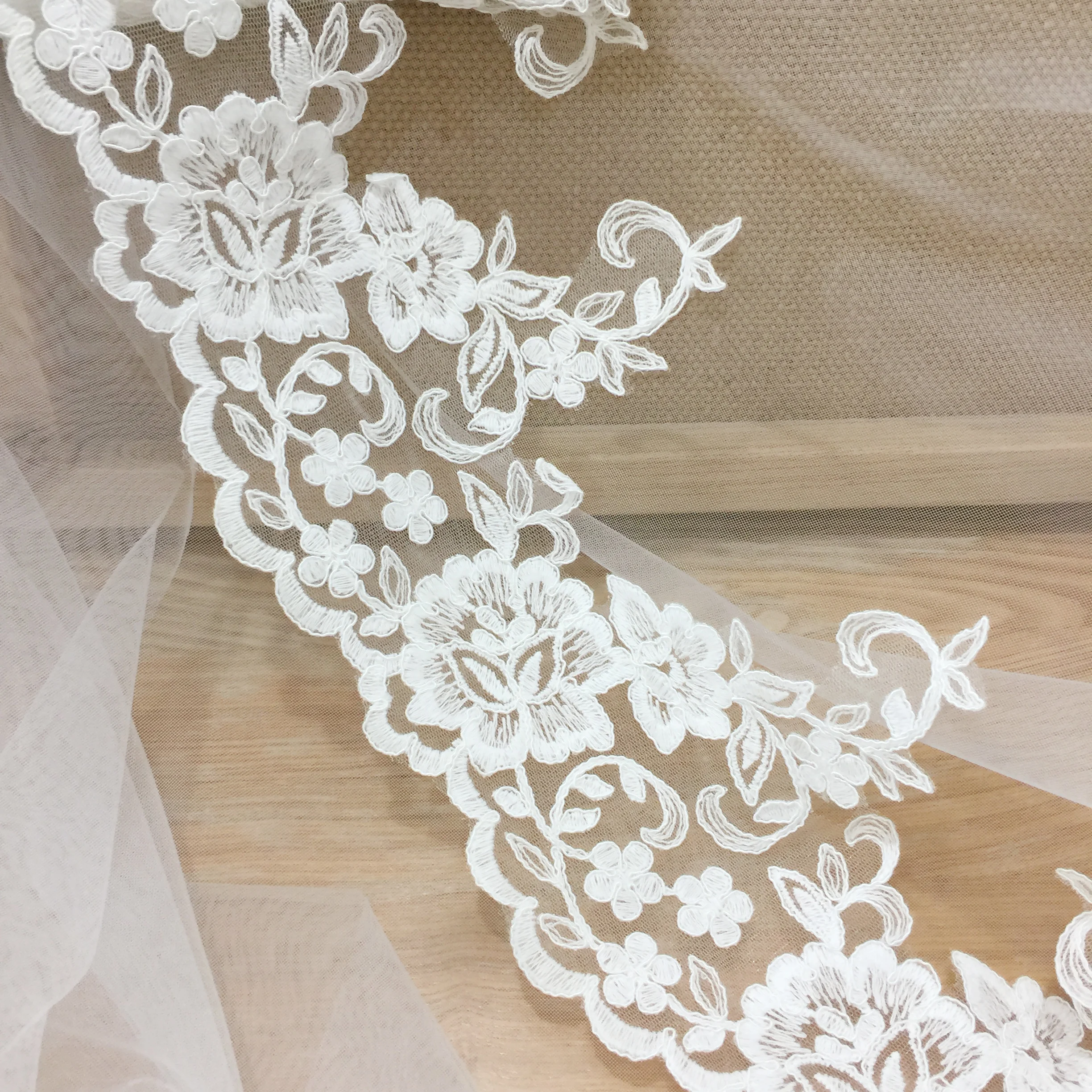 

Wholesale Ivory Lace Trim Embroidery Lace With Cord Boarder Bridal Dress DIY Veil Lace Trim 10 Yards