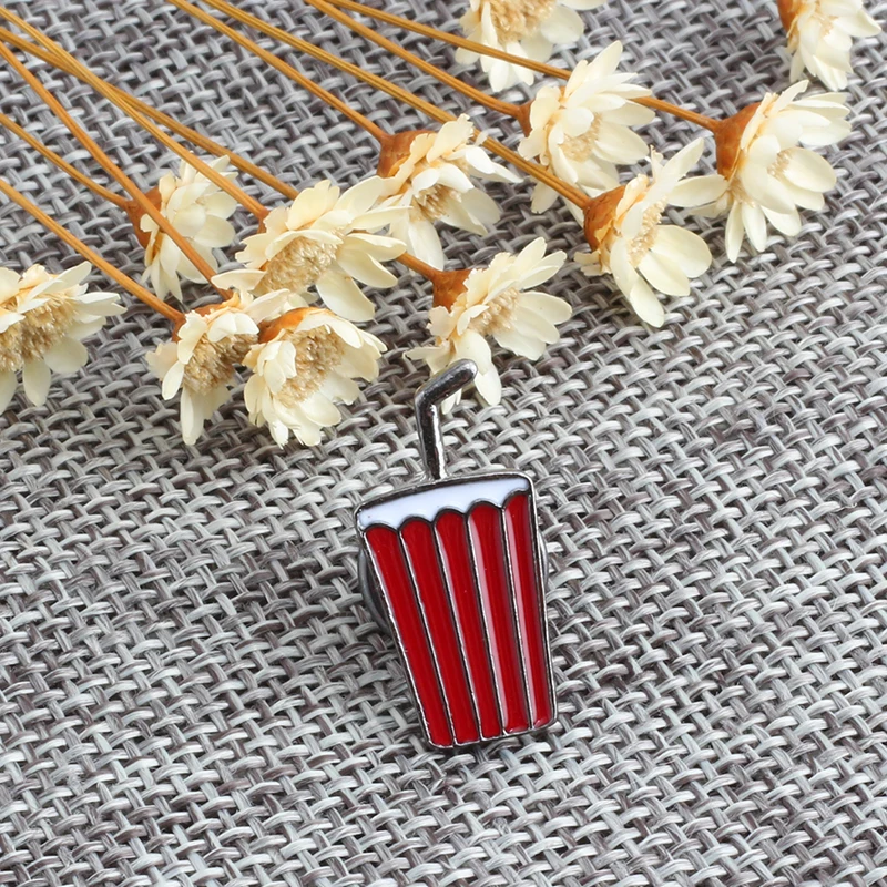 بروش نسائي من القماش ، نمط كرتوني ، حذاء OMG ، دبابيس المينا ، شفاه حمراء ، دبابيس ذهنية ، معطف كولا ، ديمين ، شارة طية صدر السترة ، هدية مجوهرات