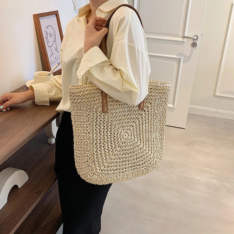 موضة الروطان حقائب كتف المرأة المنسوجة حقائب اليد النسائية سعة كبيرة الصيف حقائب القش الشاطئ عادية كبيرة حمل المحافظ 2021