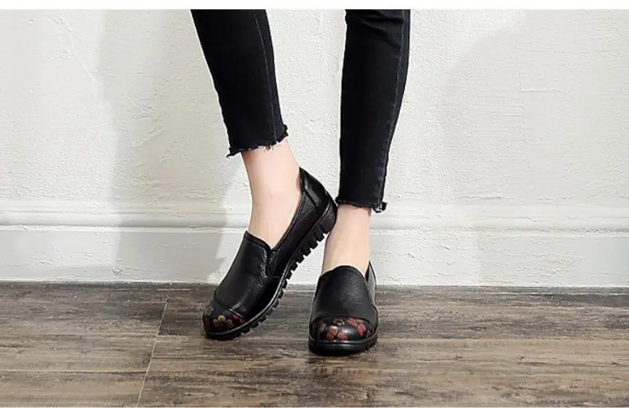 New Woman Flats Genuine Leather Shoes Slip On Ballet Flats Women black printing Woman Shoes Round head retro Soft Loafers Shoes