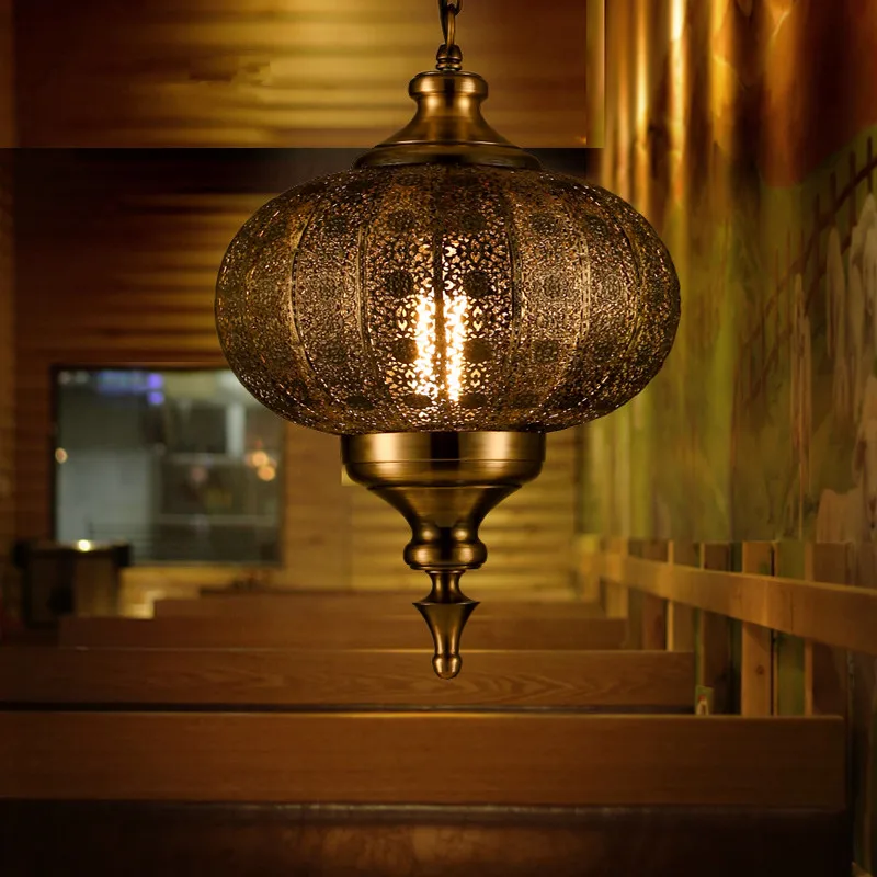 Southeast Asia Balance Yi Iron Pendant Lights LED Carved Hollow Retro Lamps for Dining Room Restaurant Lantern De Lamp