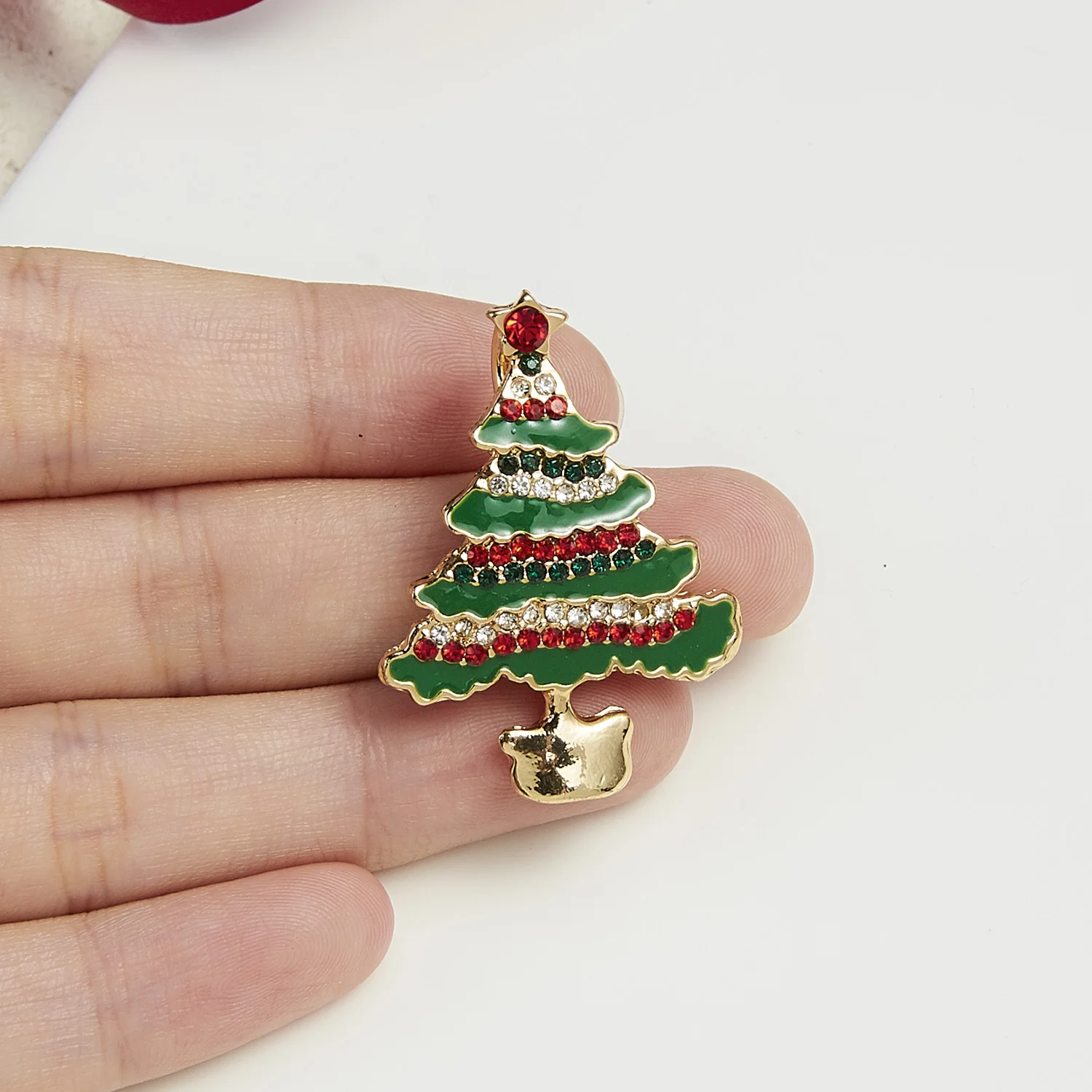 Rinhoo Christmas Tree Brooch for Women Rhinestone Crystal Xmas Tree Lapel Pins Winter Festival Badge New Year Party Gift Jewelry